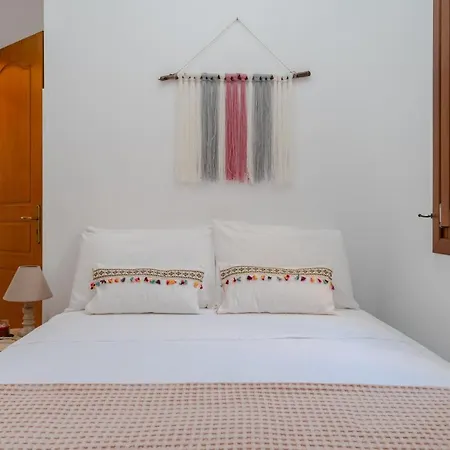 Small In Grotta Naxos Apartment *