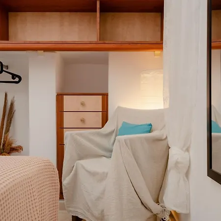 Small In Grotta Naxos Apartment *