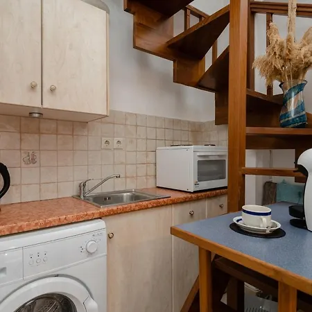Small In Grotta Naxos Apartment *