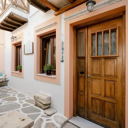 Small In Grotta Naxos Apartment